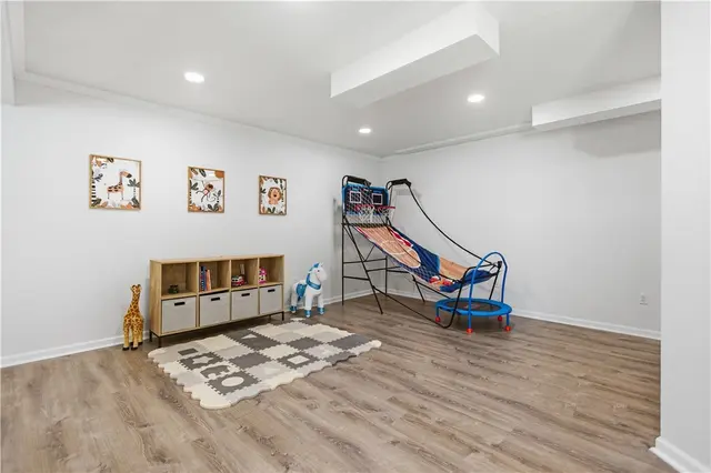 907 Gregory Ct gallery image 3