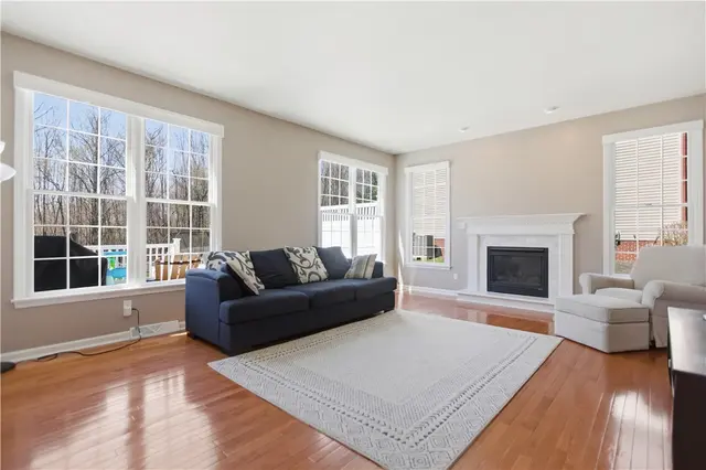 907 Gregory Ct gallery image 4
