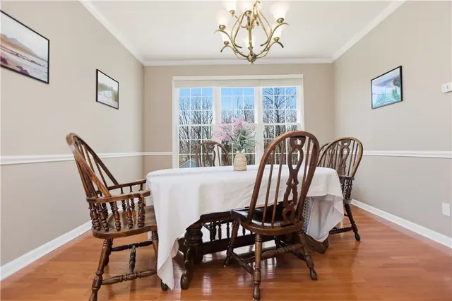 907 Gregory Ct gallery image 11