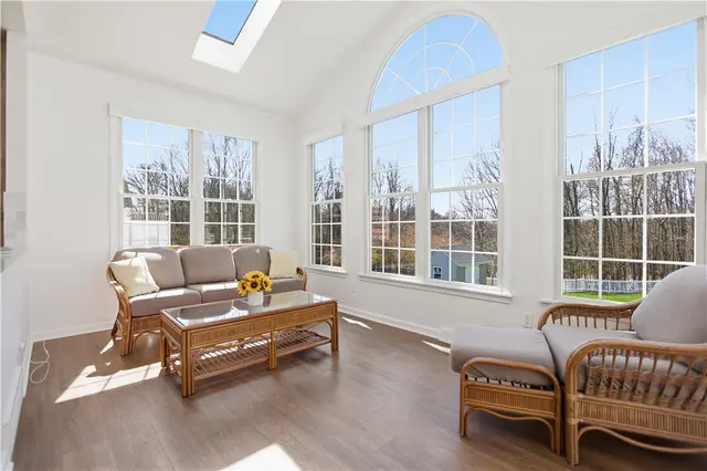907 Gregory Ct gallery image 17