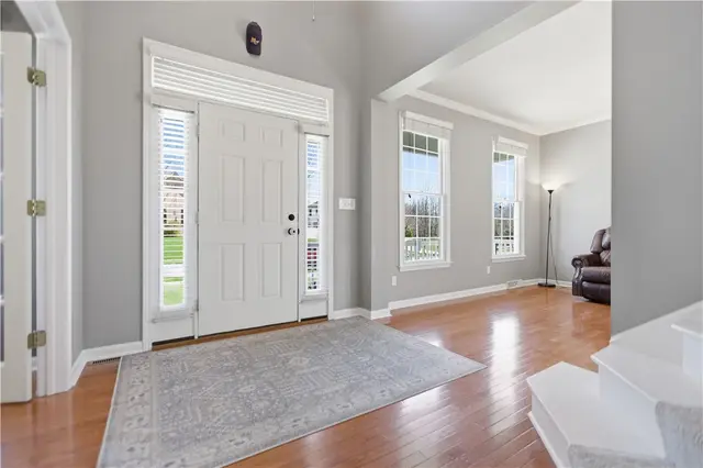 907 Gregory Ct gallery image 19