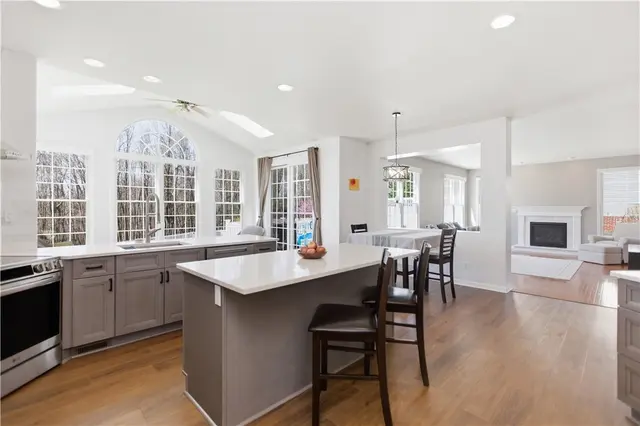 907 Gregory Ct gallery image 24