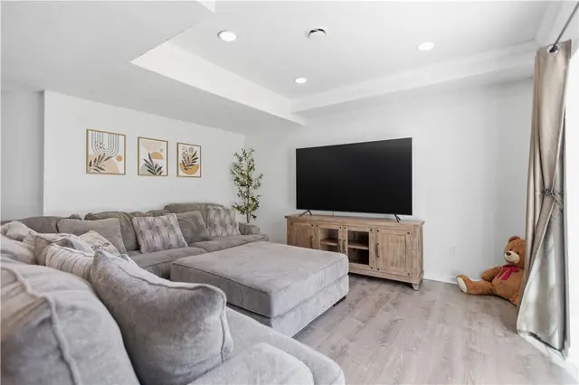 907 Gregory Ct gallery image 25