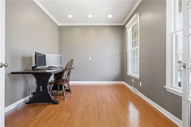 907 Gregory Ct gallery image 26