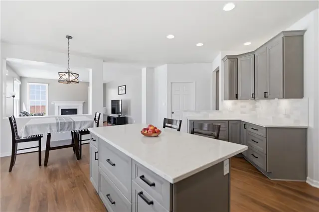 907 Gregory Ct gallery image 27