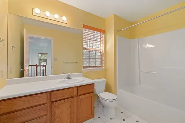 907 Northridge Dr gallery image 3