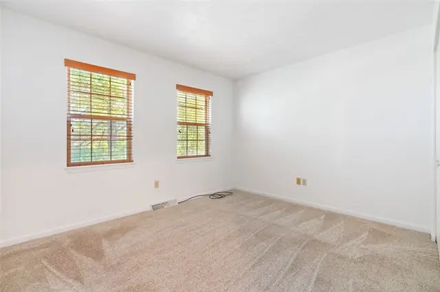 907 Northridge Dr gallery image 7
