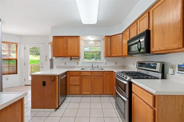 907 Northridge Dr gallery image 9