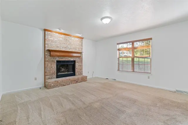 907 Northridge Dr gallery image 16