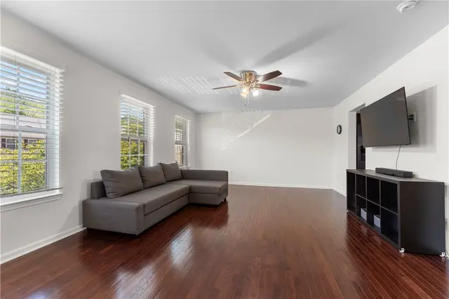 91 Kensington Dr gallery image 3