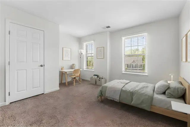 91 Kensington Dr gallery image 5