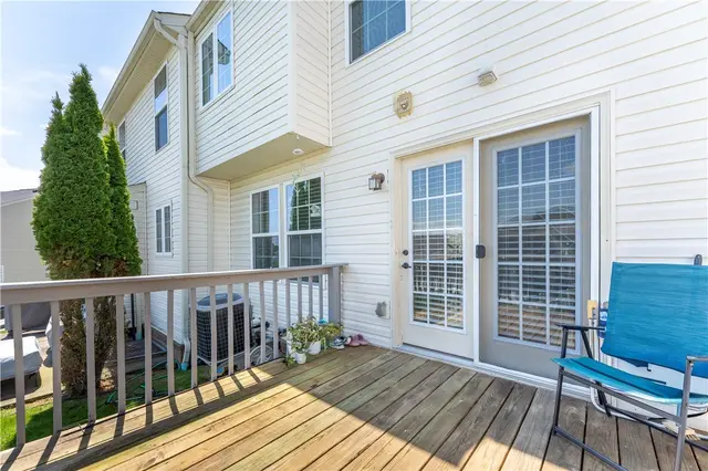91 Kensington Dr gallery image 7