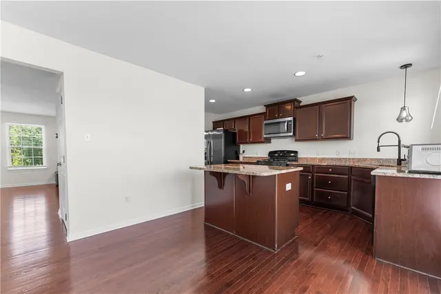 91 Kensington Dr gallery image 9