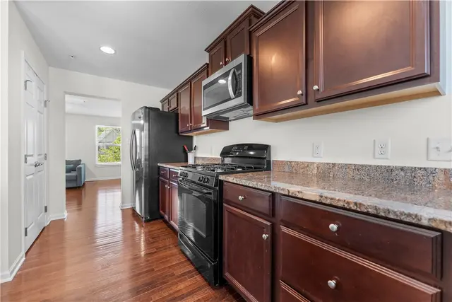 91 Kensington Dr gallery image 19