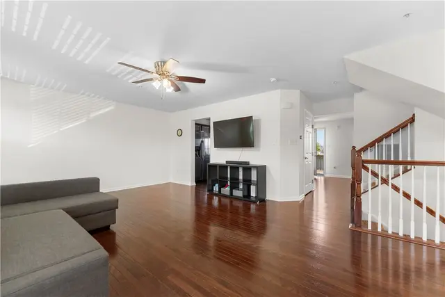 91 Kensington Dr gallery image 25