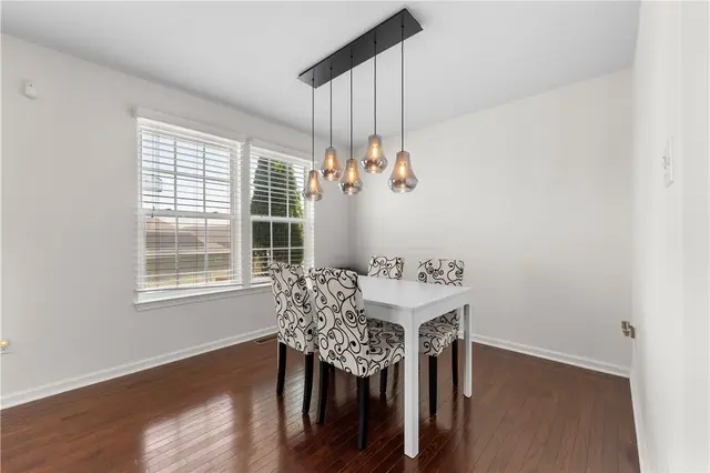 91 Kensington Dr gallery image 28