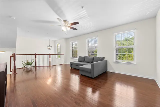 91 Kensington Dr gallery image 31