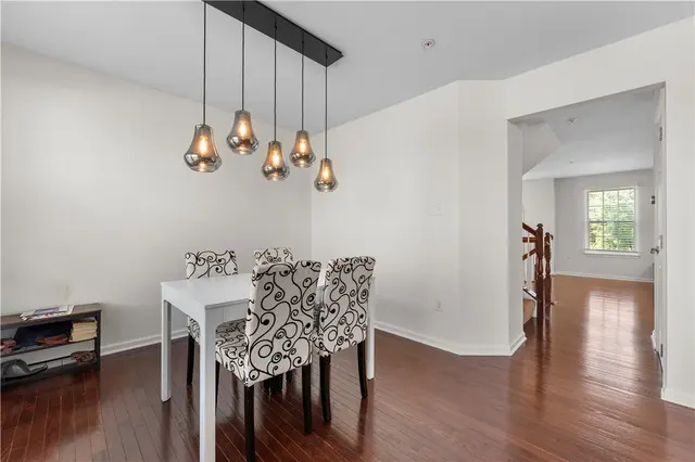 91 Kensington Dr gallery image 32