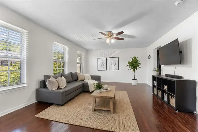 91 Kensington Dr gallery image 34