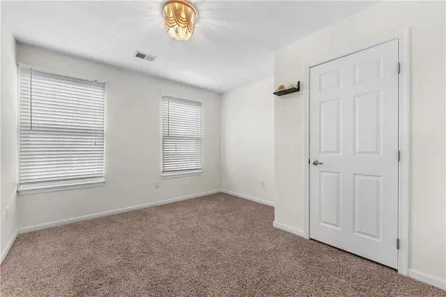 91 Kensington Dr gallery image 36
