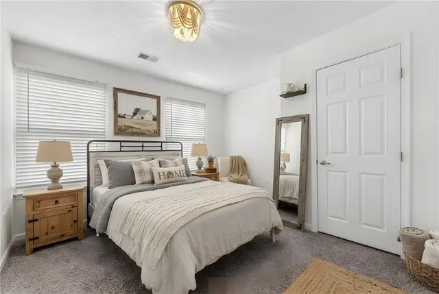 91 Kensington Dr gallery image 37