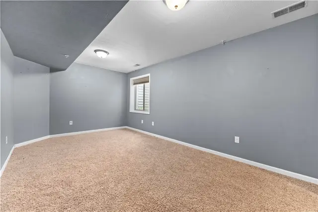 91 Kensington Dr gallery image 38