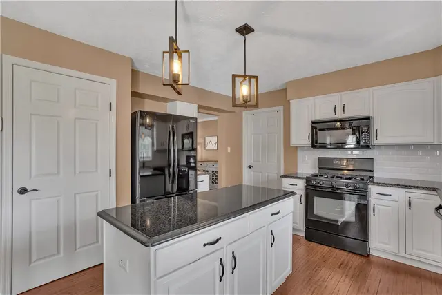 9107 Cherry Blossom Dr gallery image 5