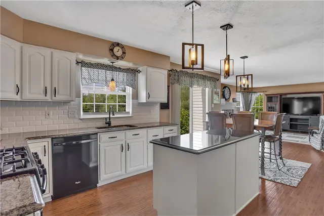 9107 Cherry Blossom Dr gallery image 21