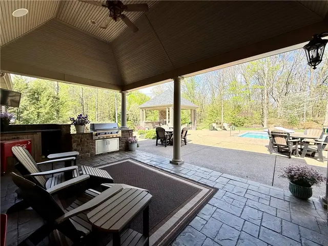 912 Champlain Pl gallery image 9