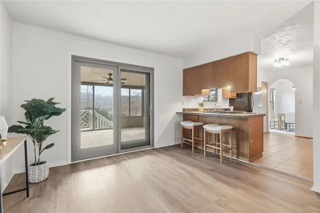912 Glenwood Court gallery image 1