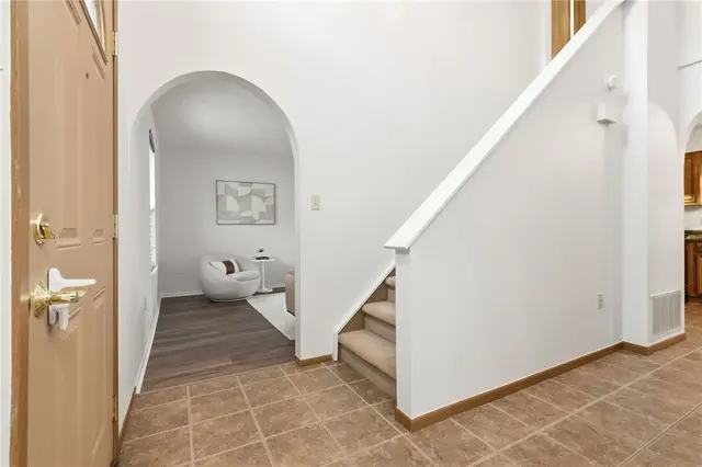 912 Glenwood Court gallery image 2