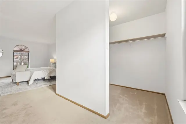 912 Glenwood Court gallery image 3