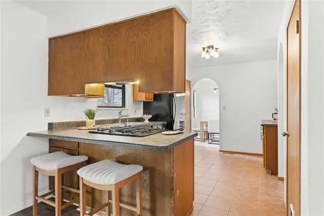 912 Glenwood Court gallery image 6