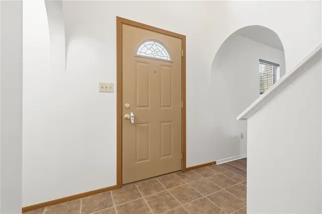 912 Glenwood Court gallery image 9