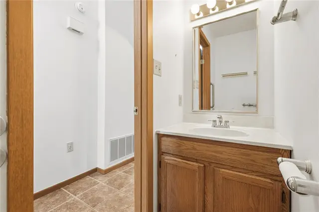 912 Glenwood Court gallery image 10