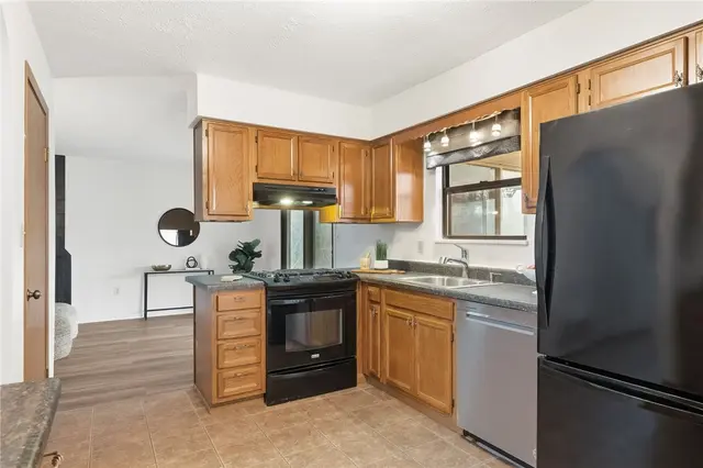 912 Glenwood Court gallery image 12