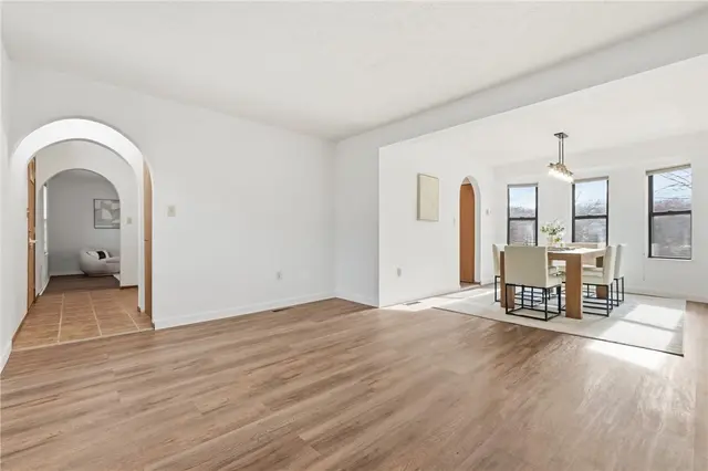 912 Glenwood Court gallery image 14