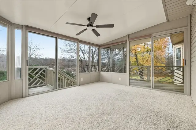 912 Glenwood Court gallery image 15