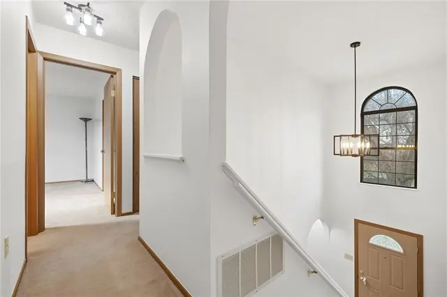 912 Glenwood Court gallery image 18
