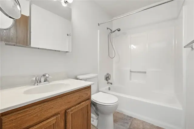 912 Glenwood Court gallery image 23