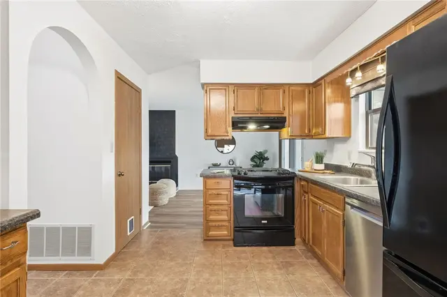 912 Glenwood Court gallery image 24