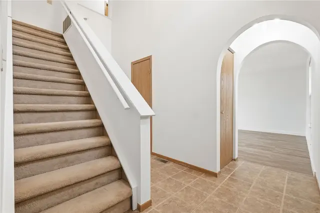912 Glenwood Court gallery image 29