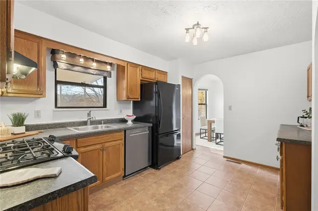 912 Glenwood Court gallery image 34