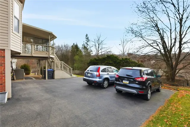 912 Glenwood Court gallery image 35