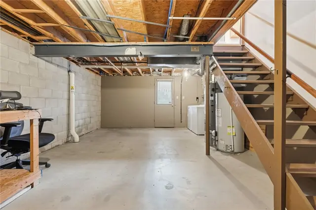 912 Glenwood Court gallery image 36