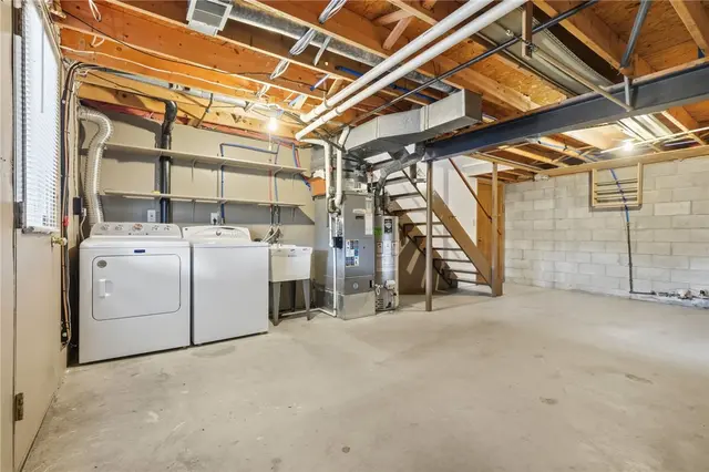 912 Glenwood Court gallery image 39