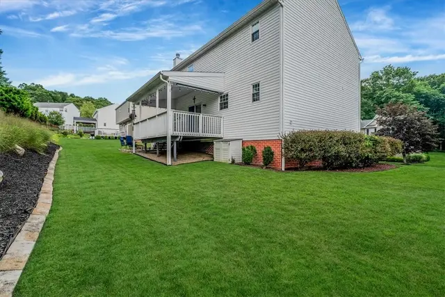 916 White Water Dr gallery image 2