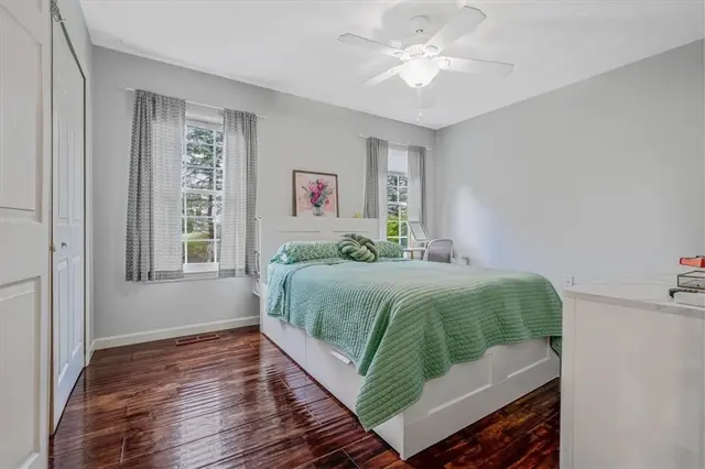 916 White Water Dr gallery image 16