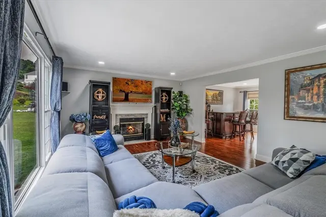 916 White Water Dr gallery image 18