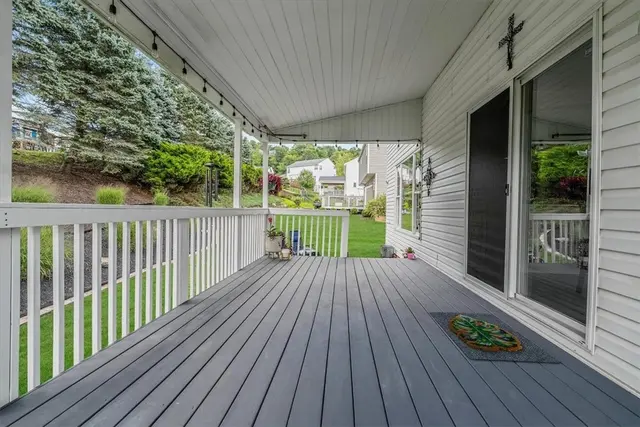 916 White Water Dr gallery image 34